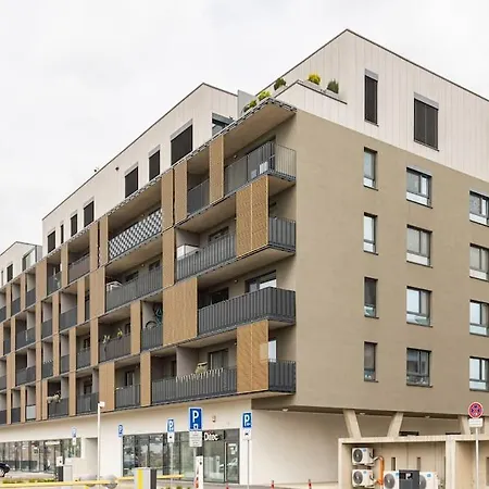 Cityscape Oasis: Active Heaven Apartamento Bratislava