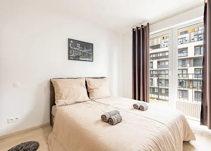 Cityscape Oasis: Active Heaven