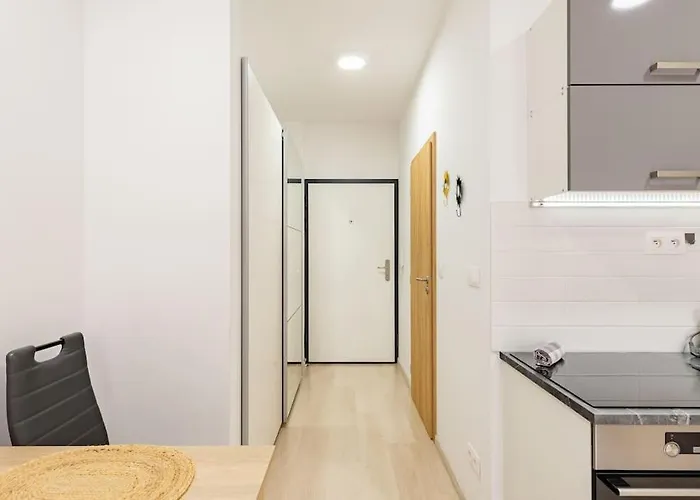 Cityscape Oasis: Active Heaven Apartament Bratislava