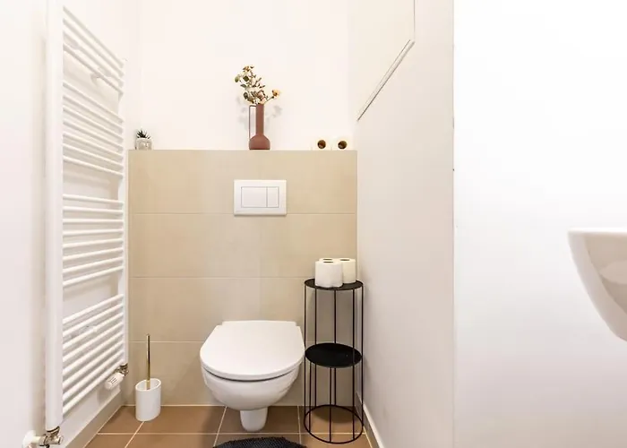 Cityscape Oasis: Active Heaven