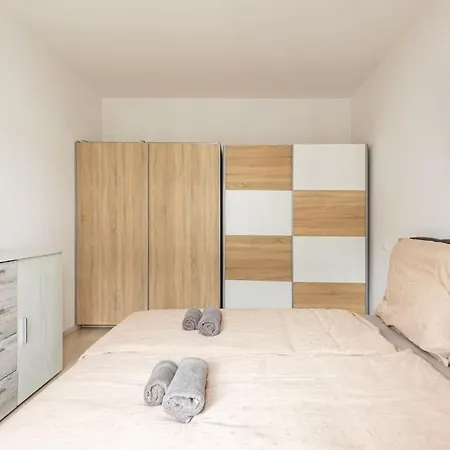 Cityscape Oasis: Active Heaven *