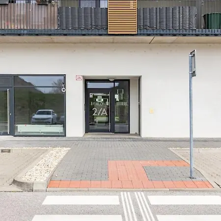 Cityscape Oasis: Active Heaven Apartment Pressburg