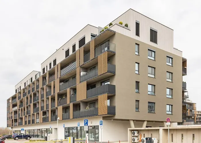 Cityscape Oasis: Active Heaven Daire Bratislava