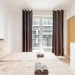 Cityscape Oasis: Active Heaven Lägenhet