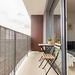 Cityscape Oasis: Active Heaven Lägenhet