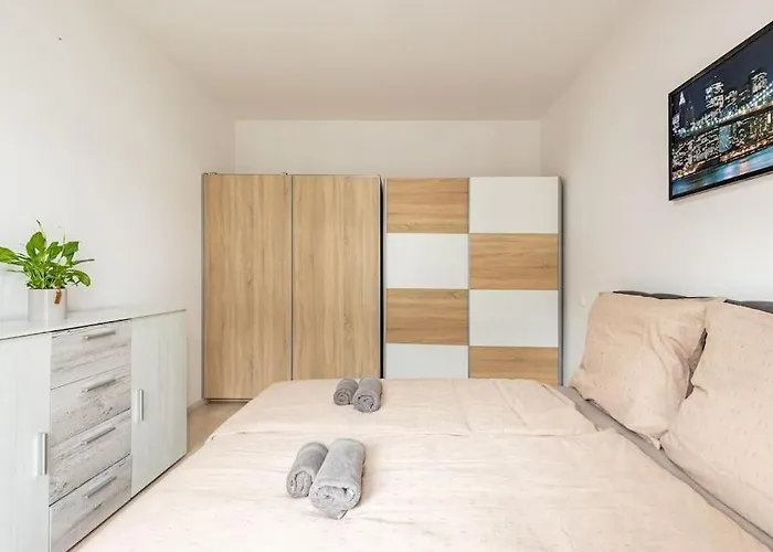 Cityscape Oasis: Active Heaven *